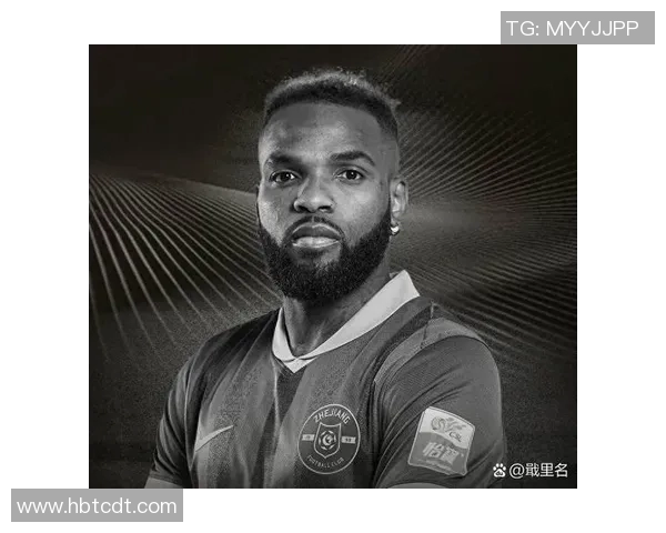 白云下的奇迹足球明星意外现身引发热议与欢呼