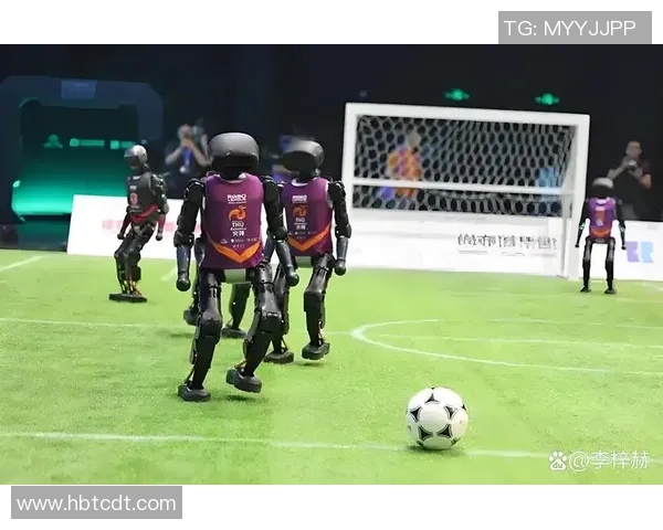 足球明星与足球机器人共舞绿茵场探讨未来足球的无限可能性