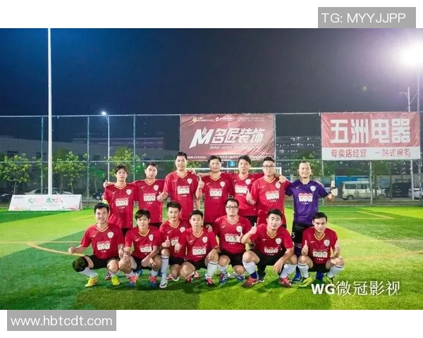 足球明星荣耀时刻举起世界杯展现无尽激情与梦想的巅峰时刻